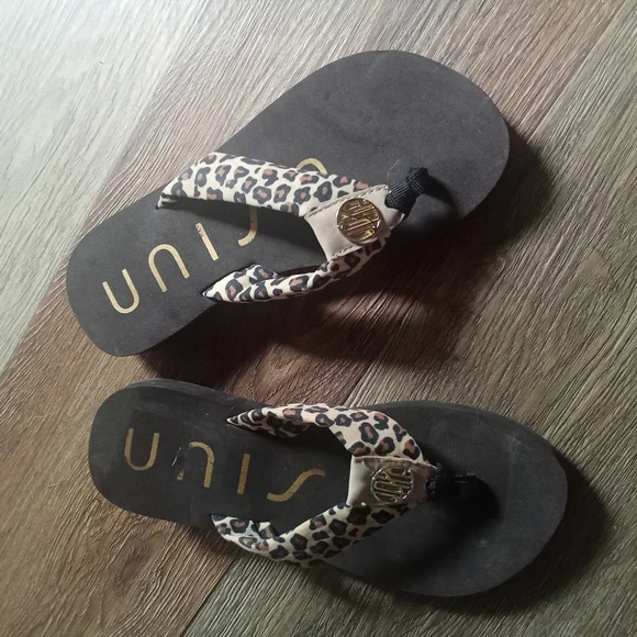 velvet unisa flip flops